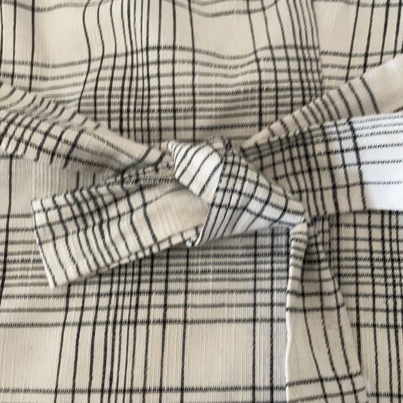 Ann Taylor v neck tunic top size 8. - Picture 4 of 10